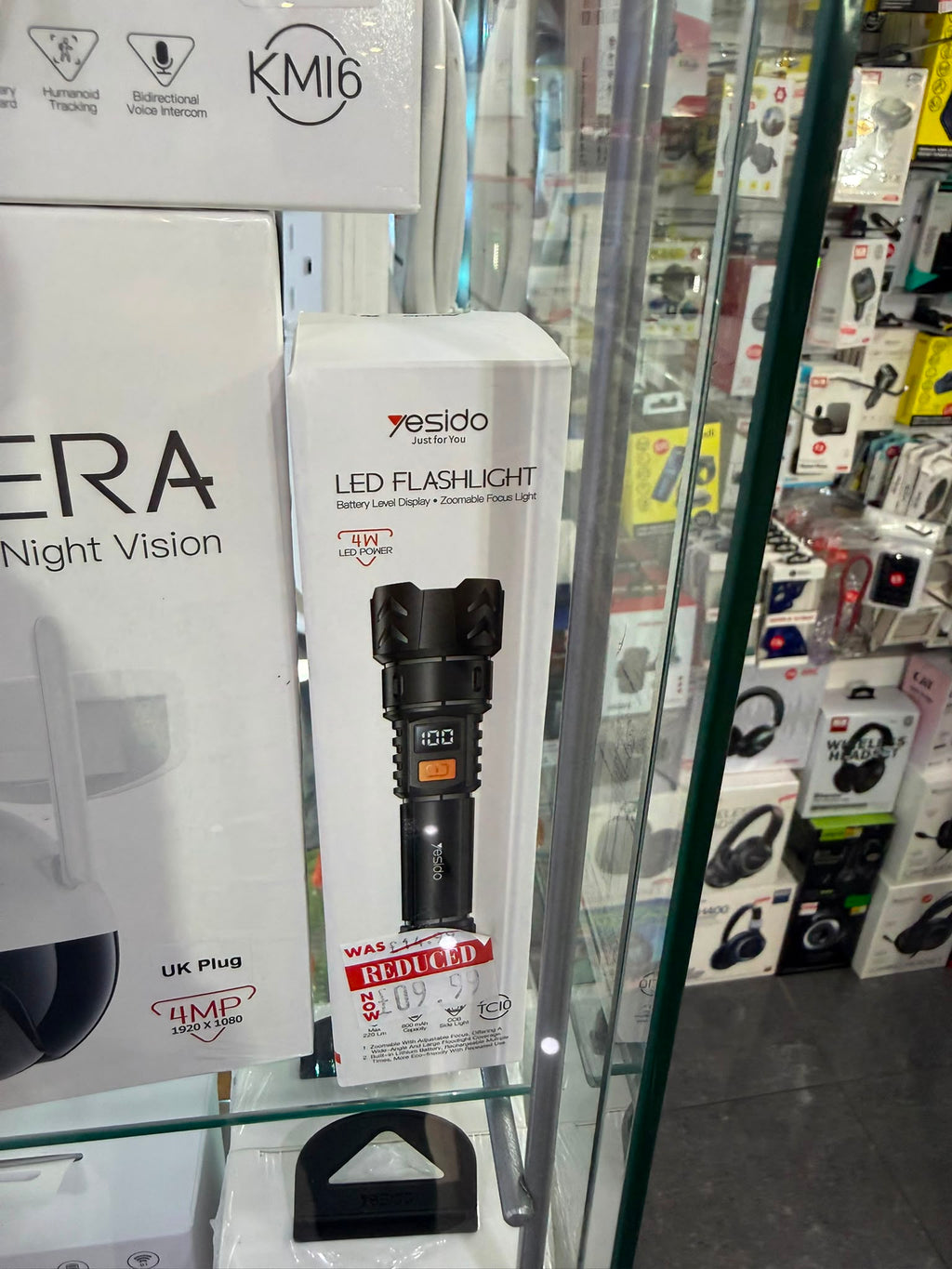 Yesido LED Flashlight – 4W Zoomable Torch with Battery Display